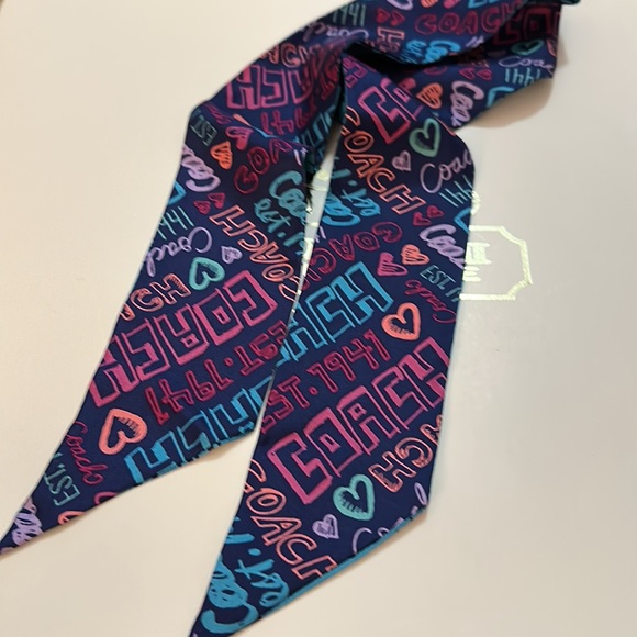 NWT Coach Signature Vintage Scarf - Picture 2 of 7